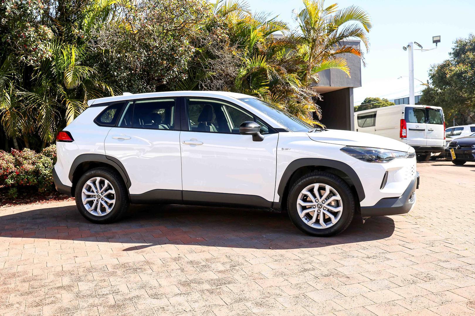 2025 Toyota Corolla Cross GX in White