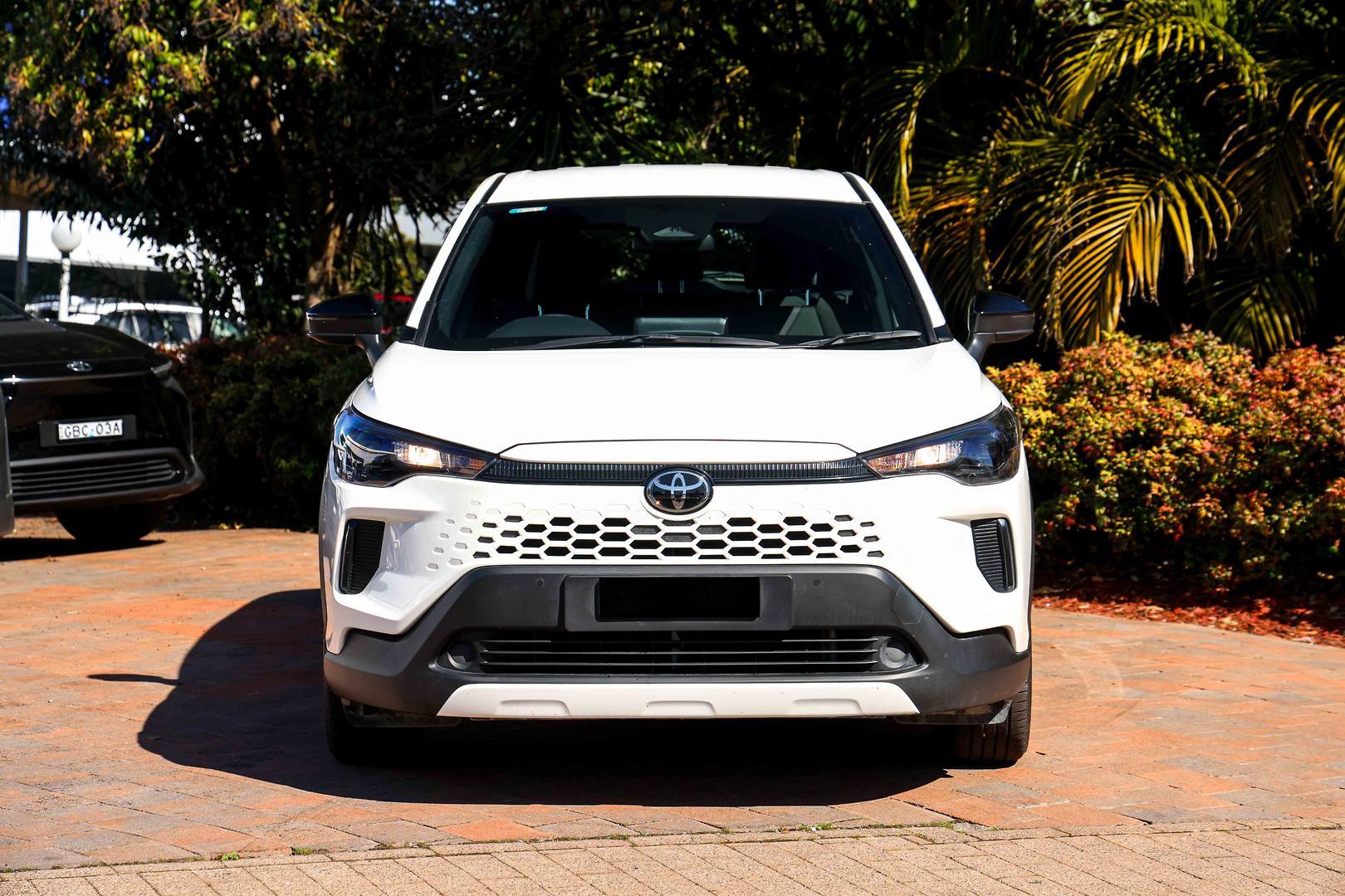 2025 Toyota Corolla Cross GX in White