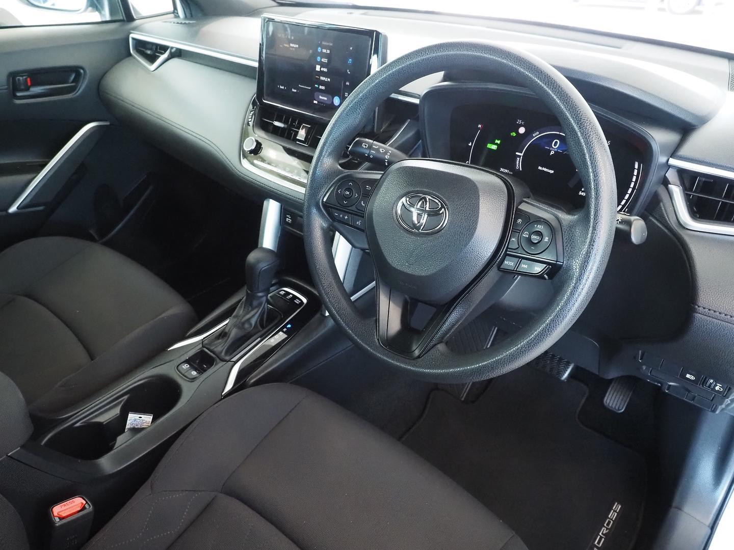 2024 Toyota Corolla Cross GX in White
