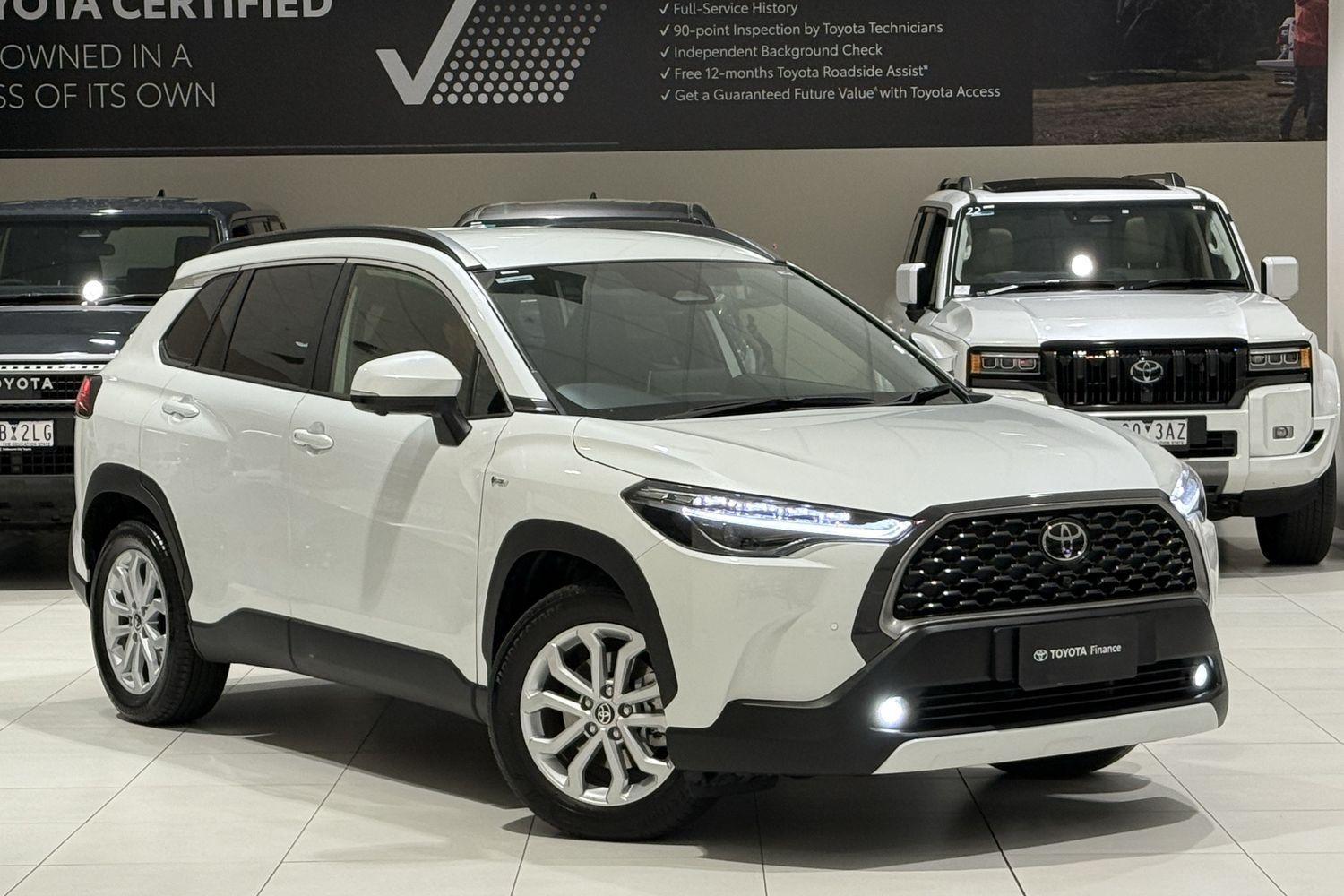 2025 Toyota Corolla Cross GXL in White