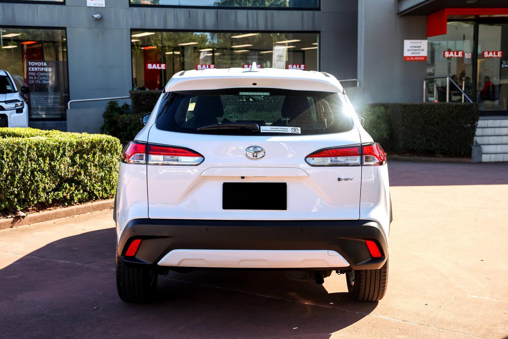 2025 Toyota Corolla Cross GX in White