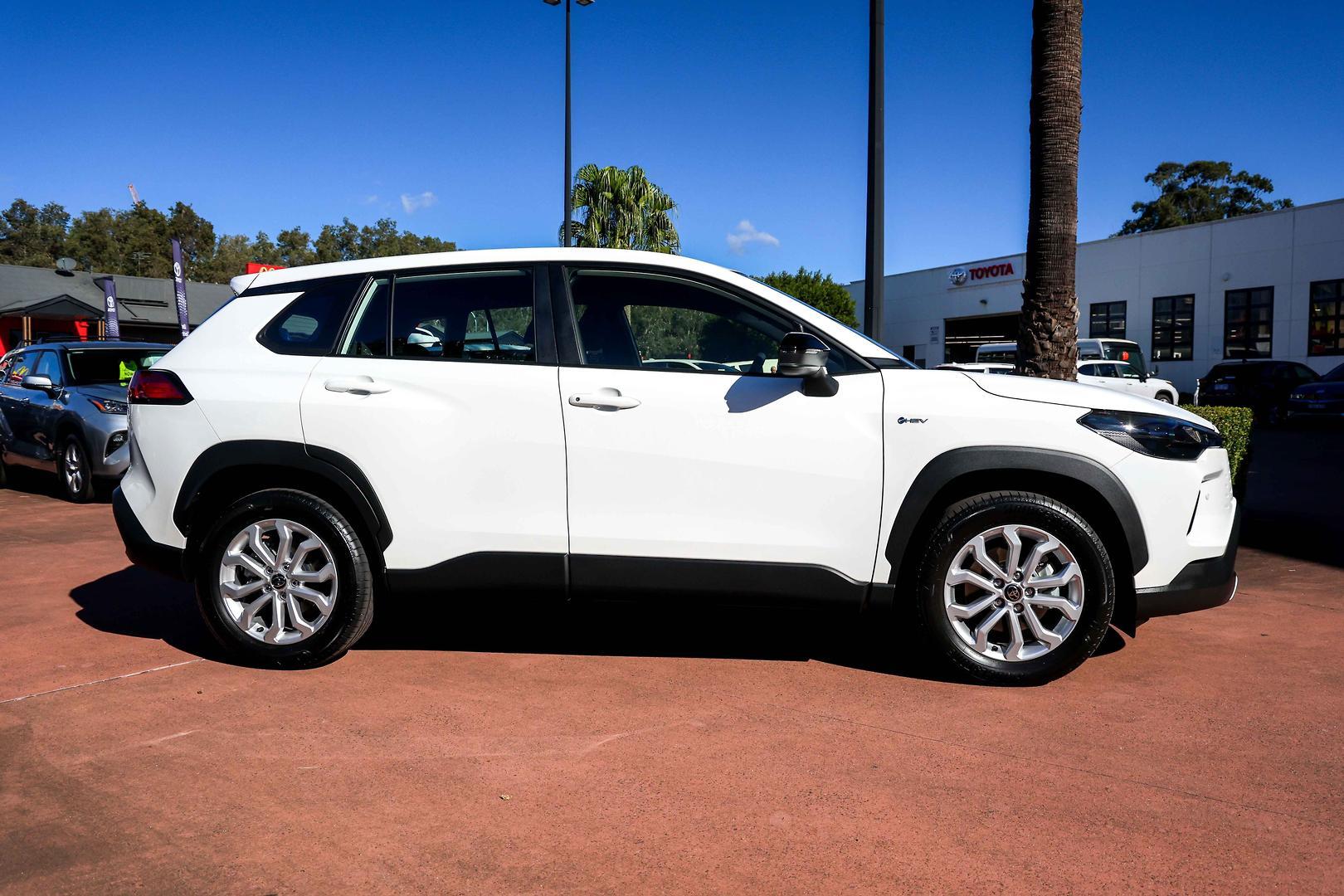 2025 Toyota Corolla Cross GX in White