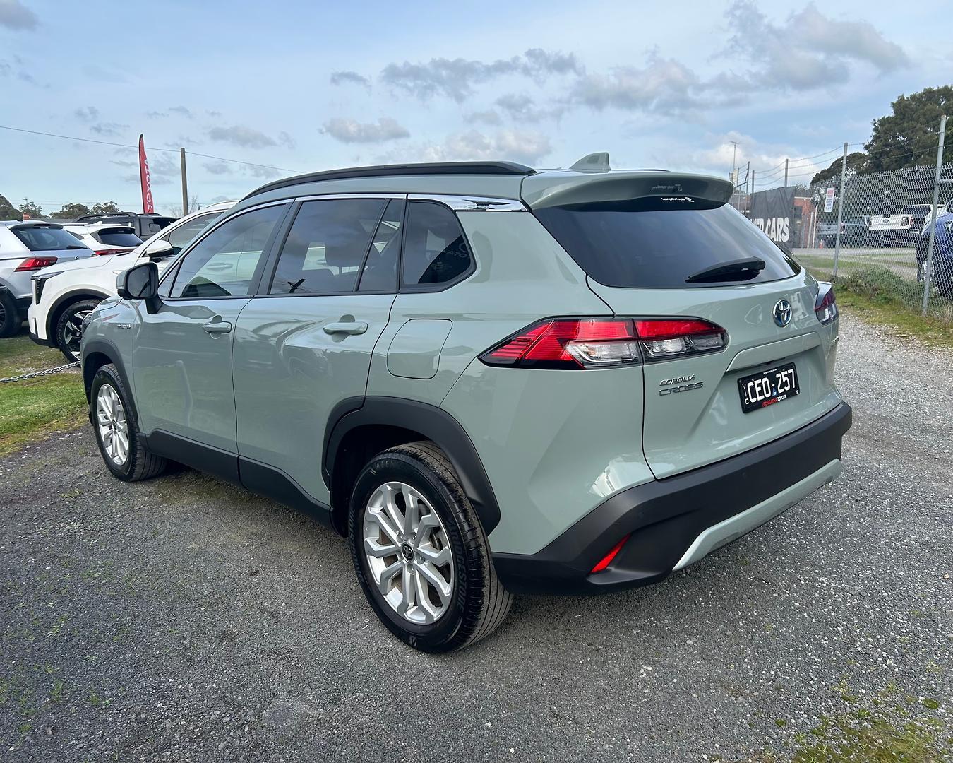 2023 Toyota Corolla Cross GXL in Green