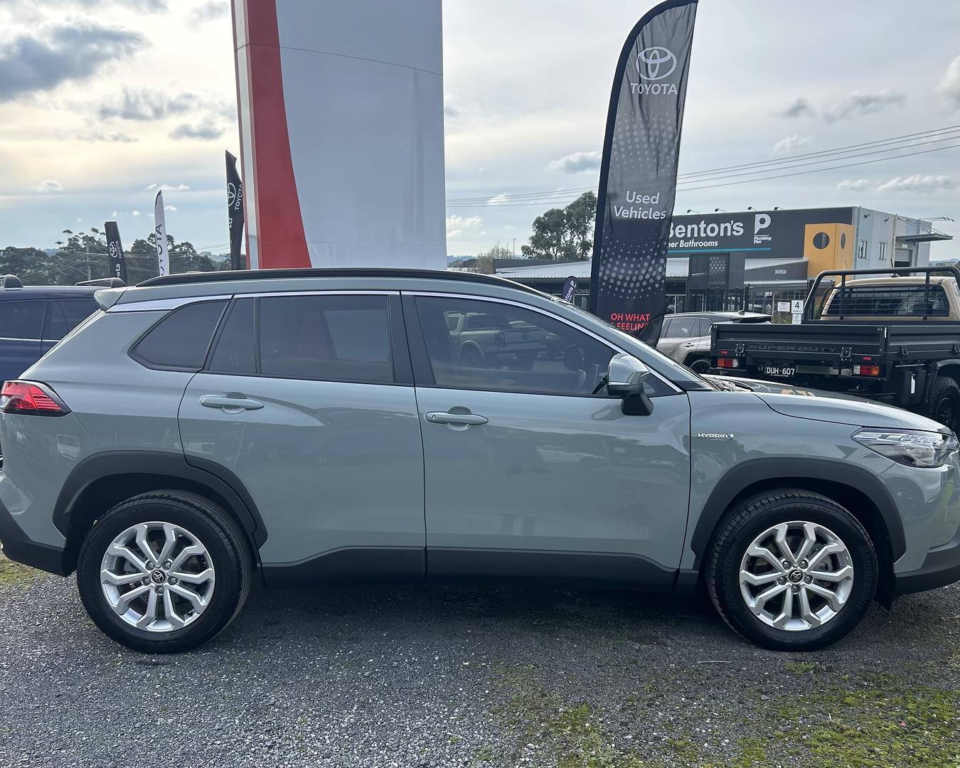 2023 Toyota Corolla Cross GXL in Green