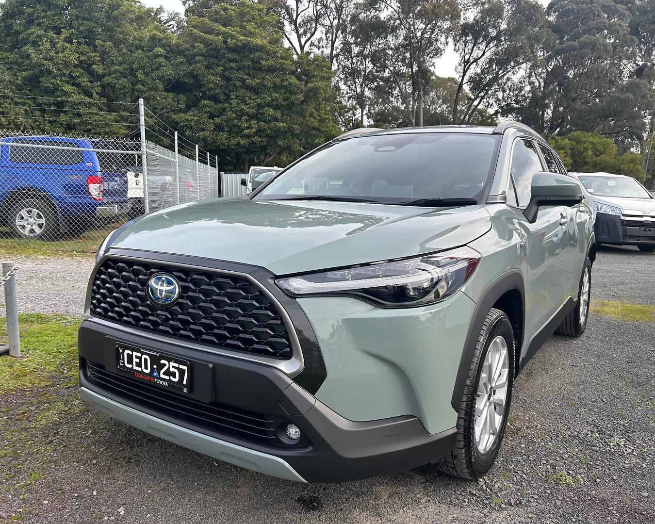 2023 Toyota Corolla Cross GXL in Green