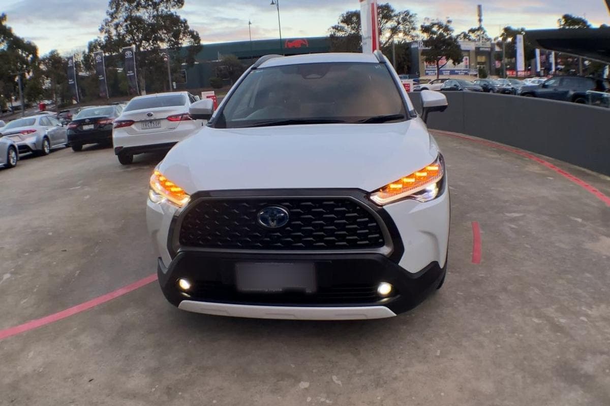 2023 Toyota Corolla Cross GXL in White