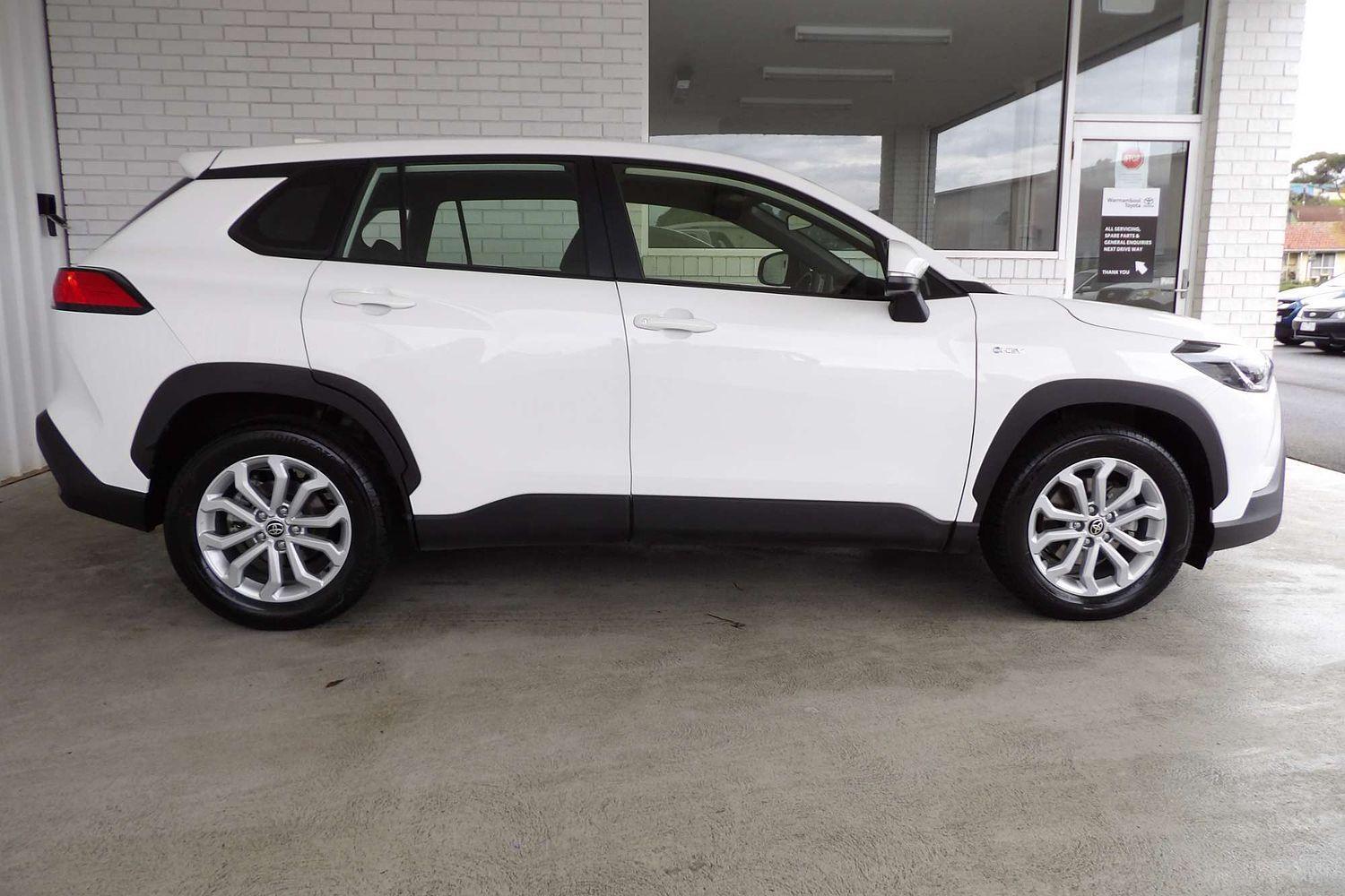 2024 Toyota Corolla Cross GX in White