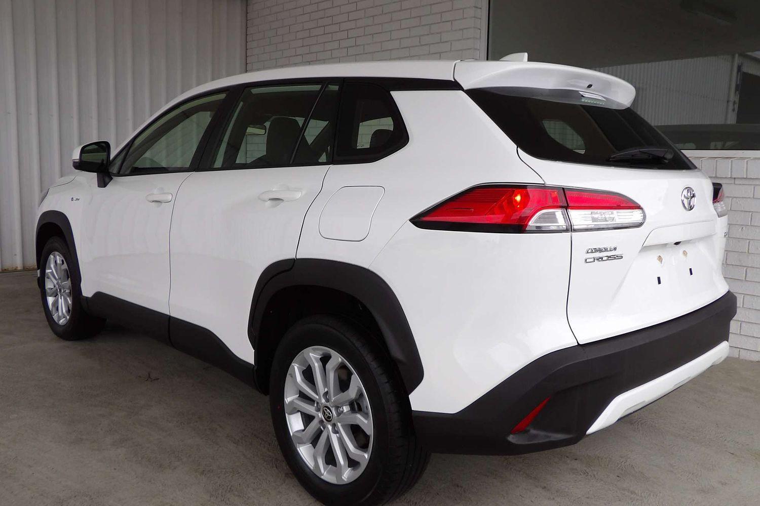 2024 Toyota Corolla Cross GX in White