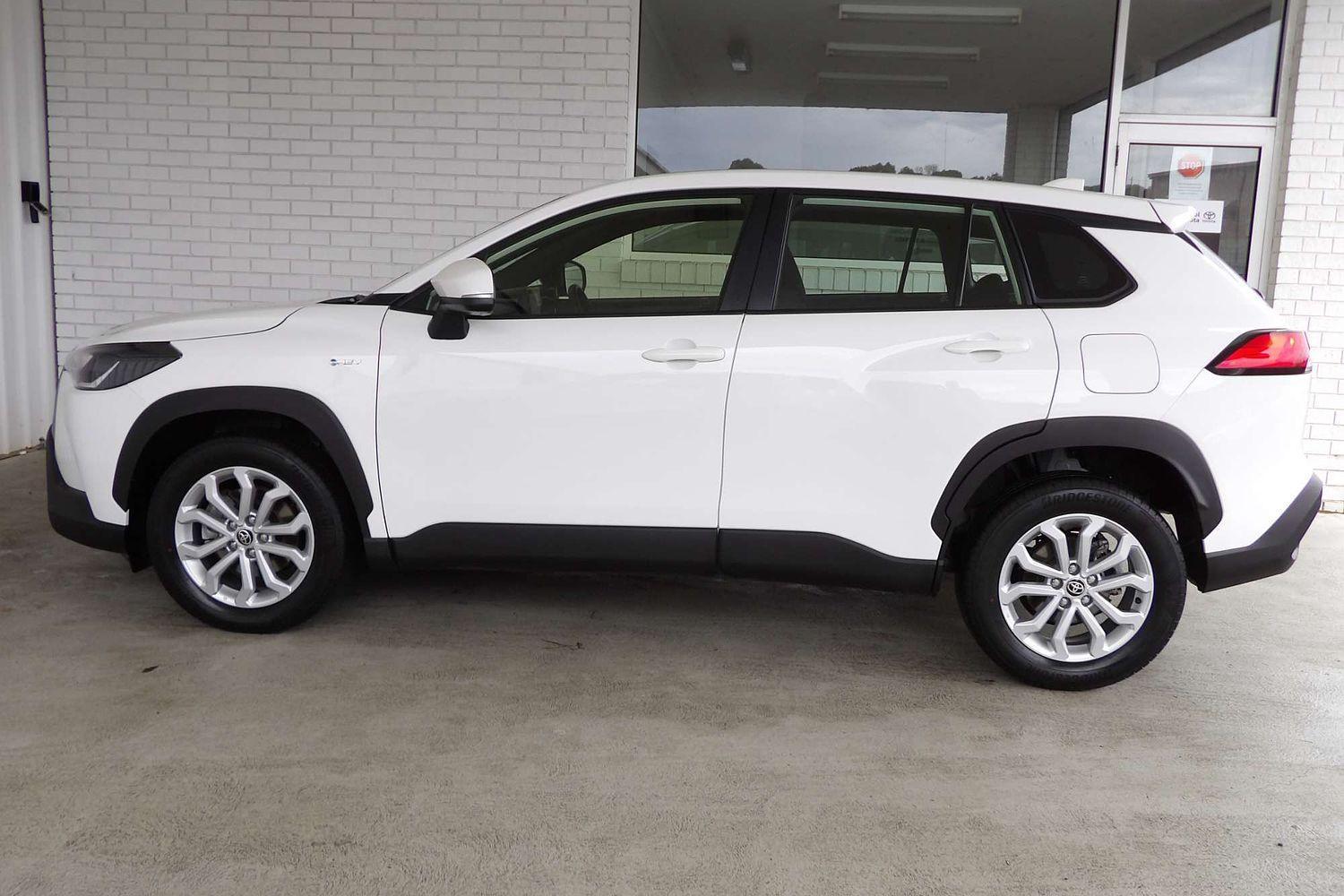 2024 Toyota Corolla Cross GX in White