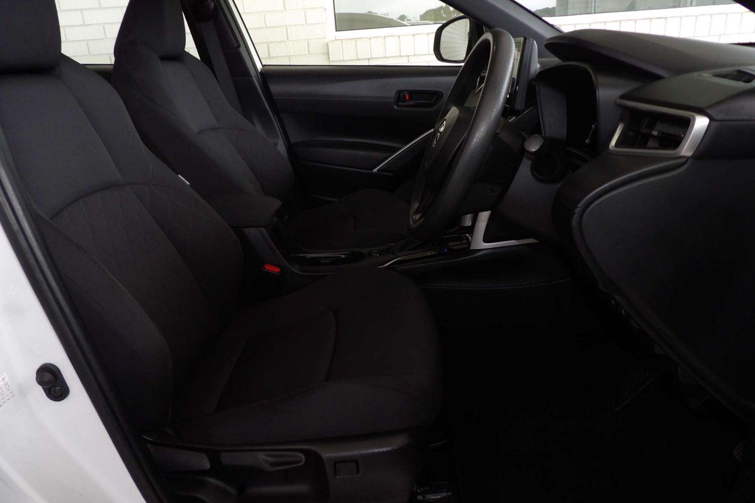 2024 Toyota Corolla Cross GX in White