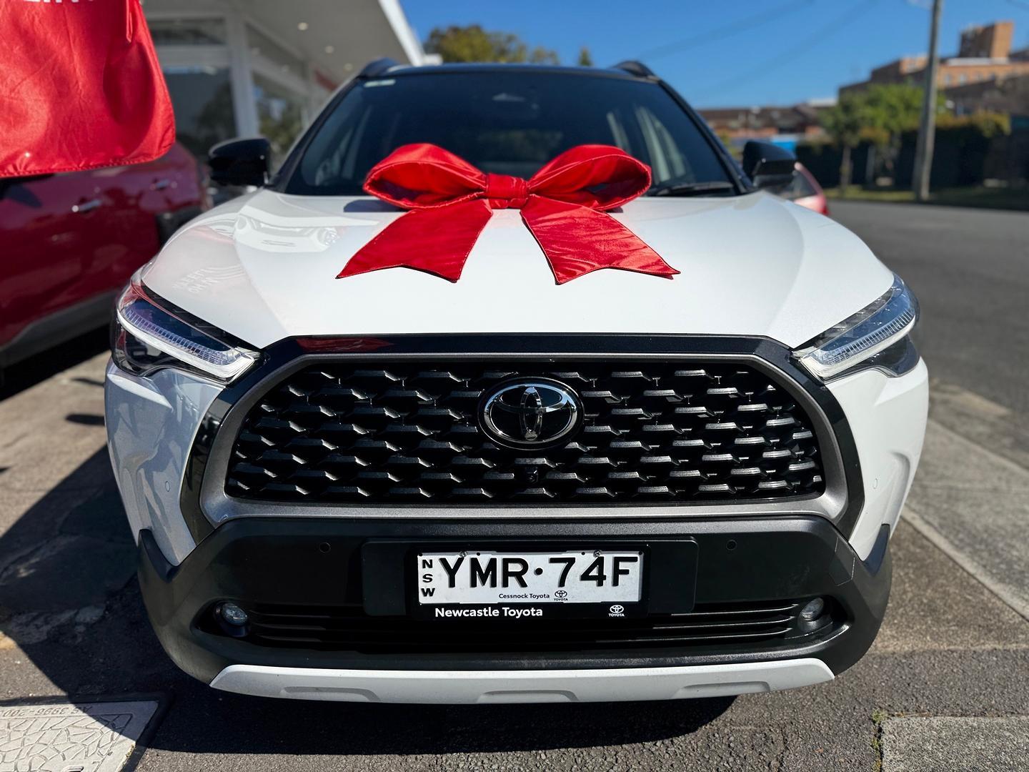 2025 Toyota Corolla Cross Atmos 2WD in Two Tone White