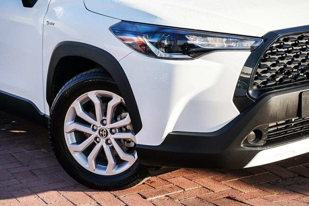 2025 Toyota Corolla Cross GX in White