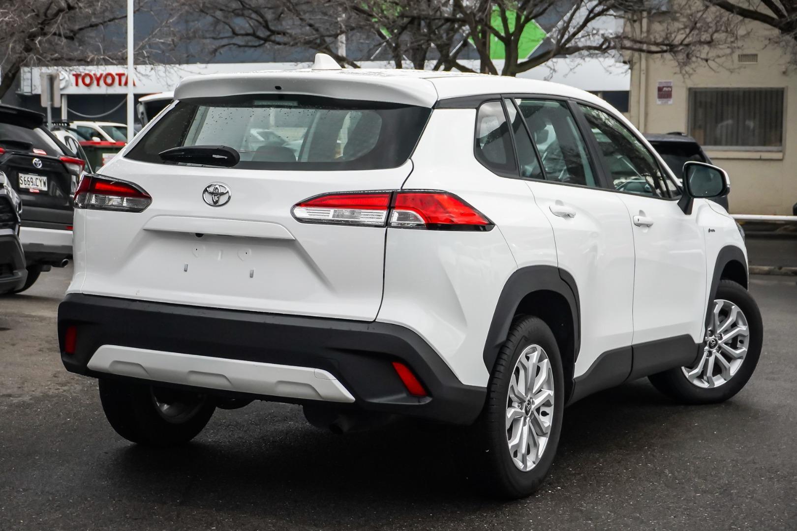 2025 Toyota Corolla Cross GX in White