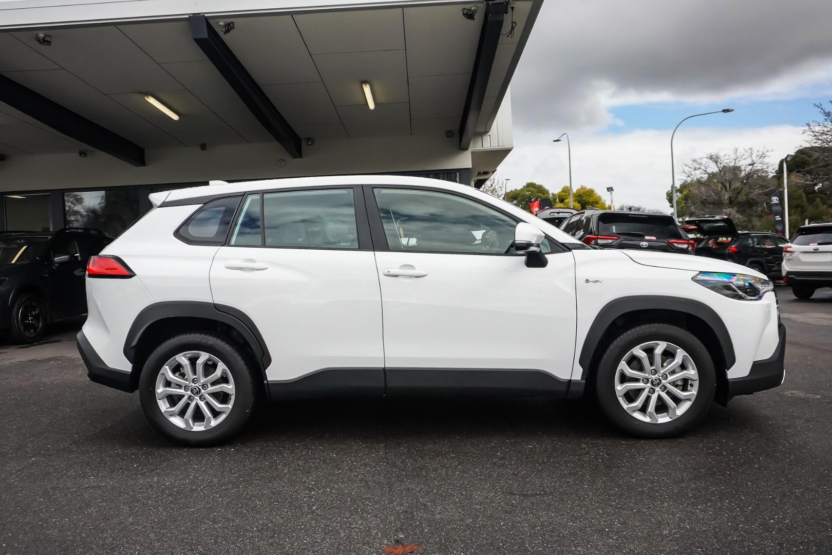 2025 Toyota Corolla Cross GX in White