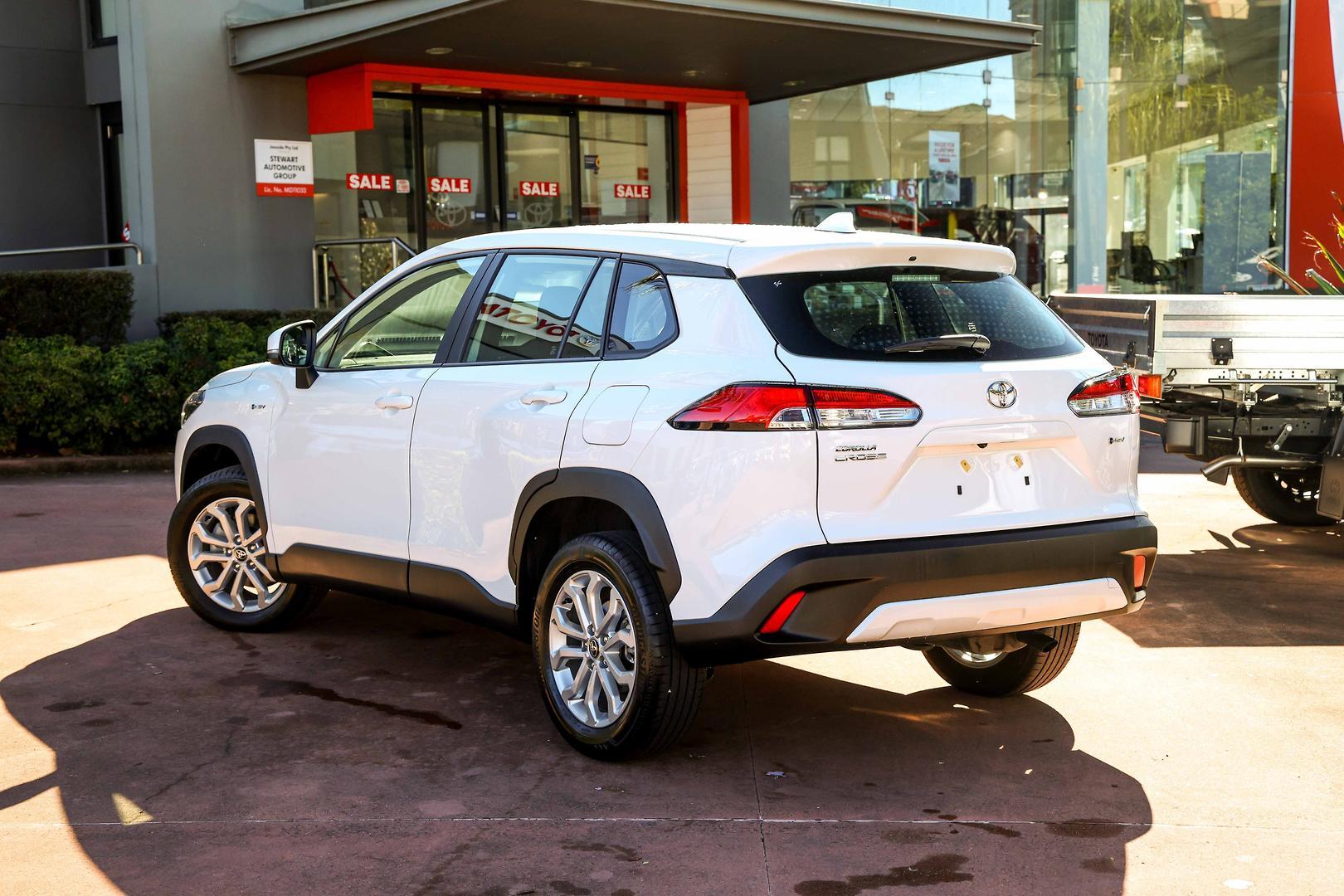 2025 Toyota Corolla Cross GX in White