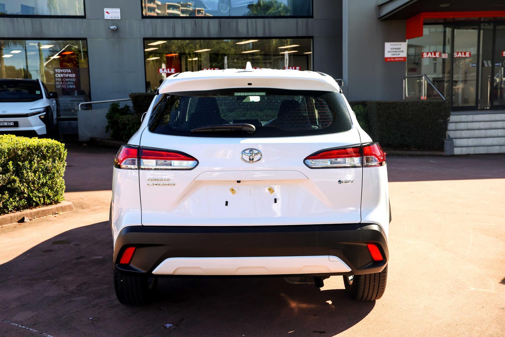 2025 Toyota Corolla Cross GX in White