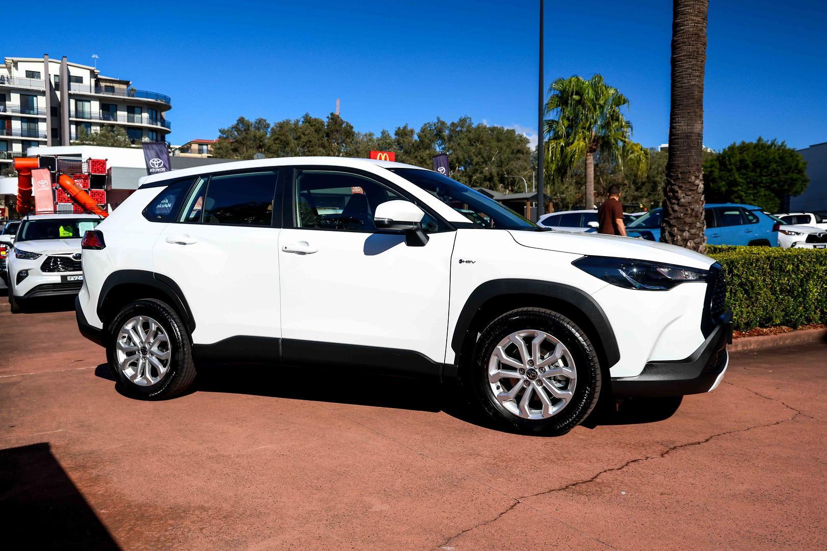 2025 Toyota Corolla Cross GX in White