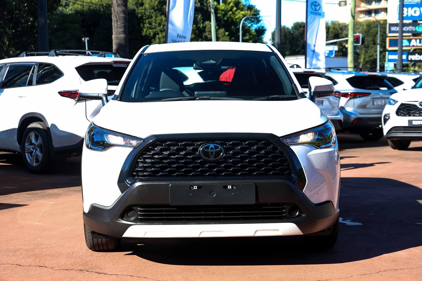 2025 Toyota Corolla Cross GX in White