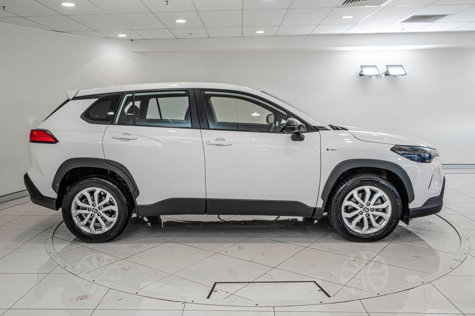 2025 Toyota Corolla Cross GX in White