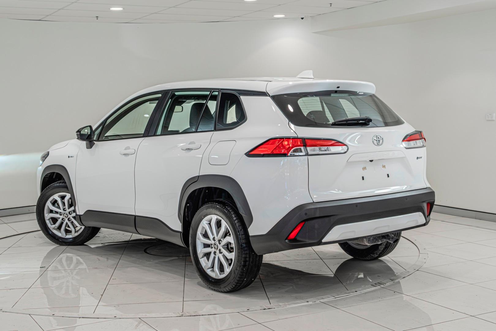 2025 Toyota Corolla Cross GX in White
