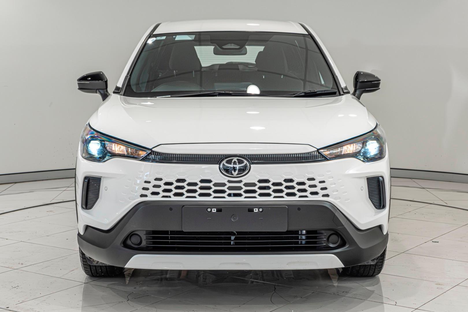 2025 Toyota Corolla Cross GX in White