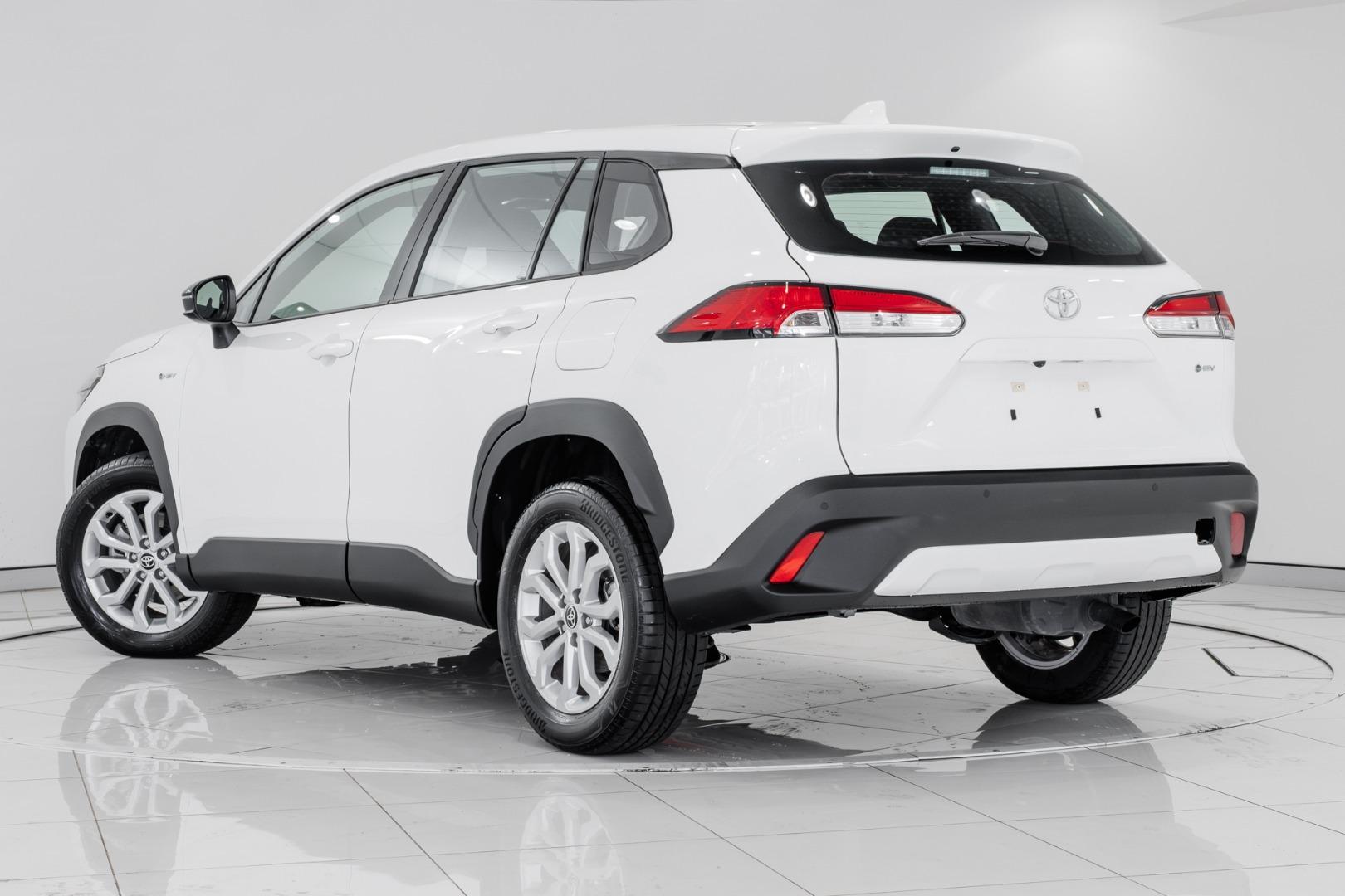 2025 Toyota Corolla Cross GX in White