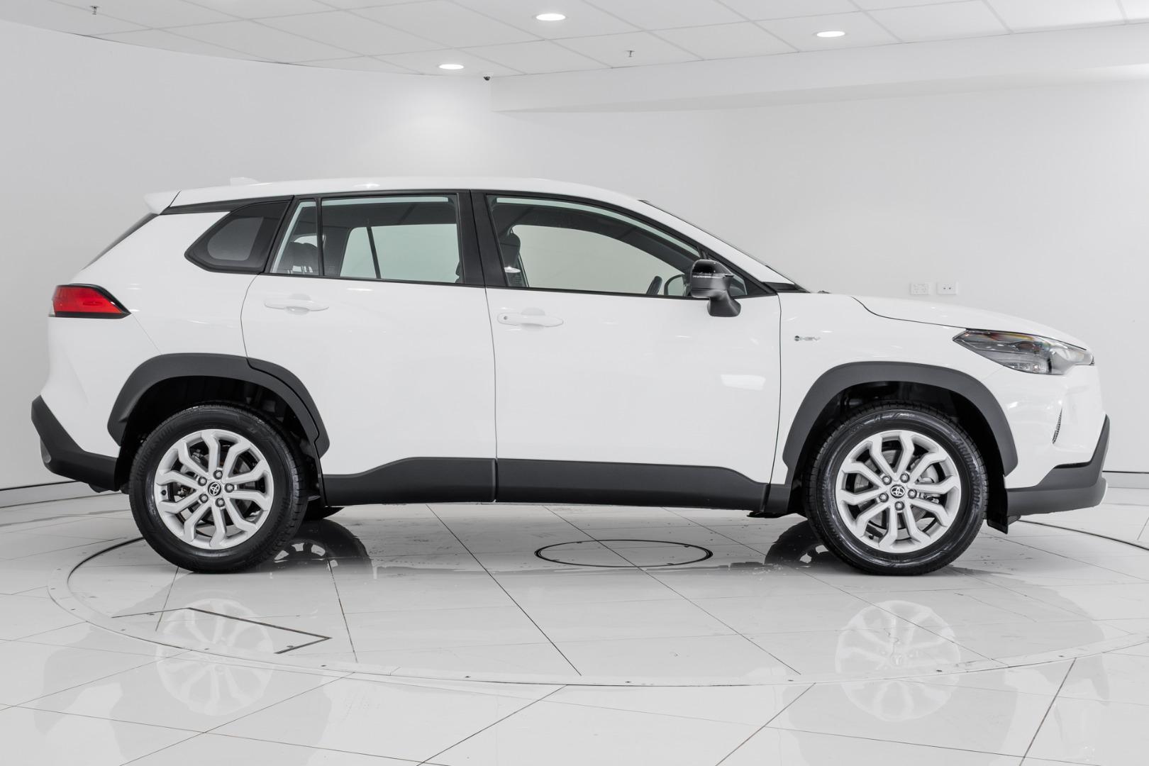 2025 Toyota Corolla Cross GX in White