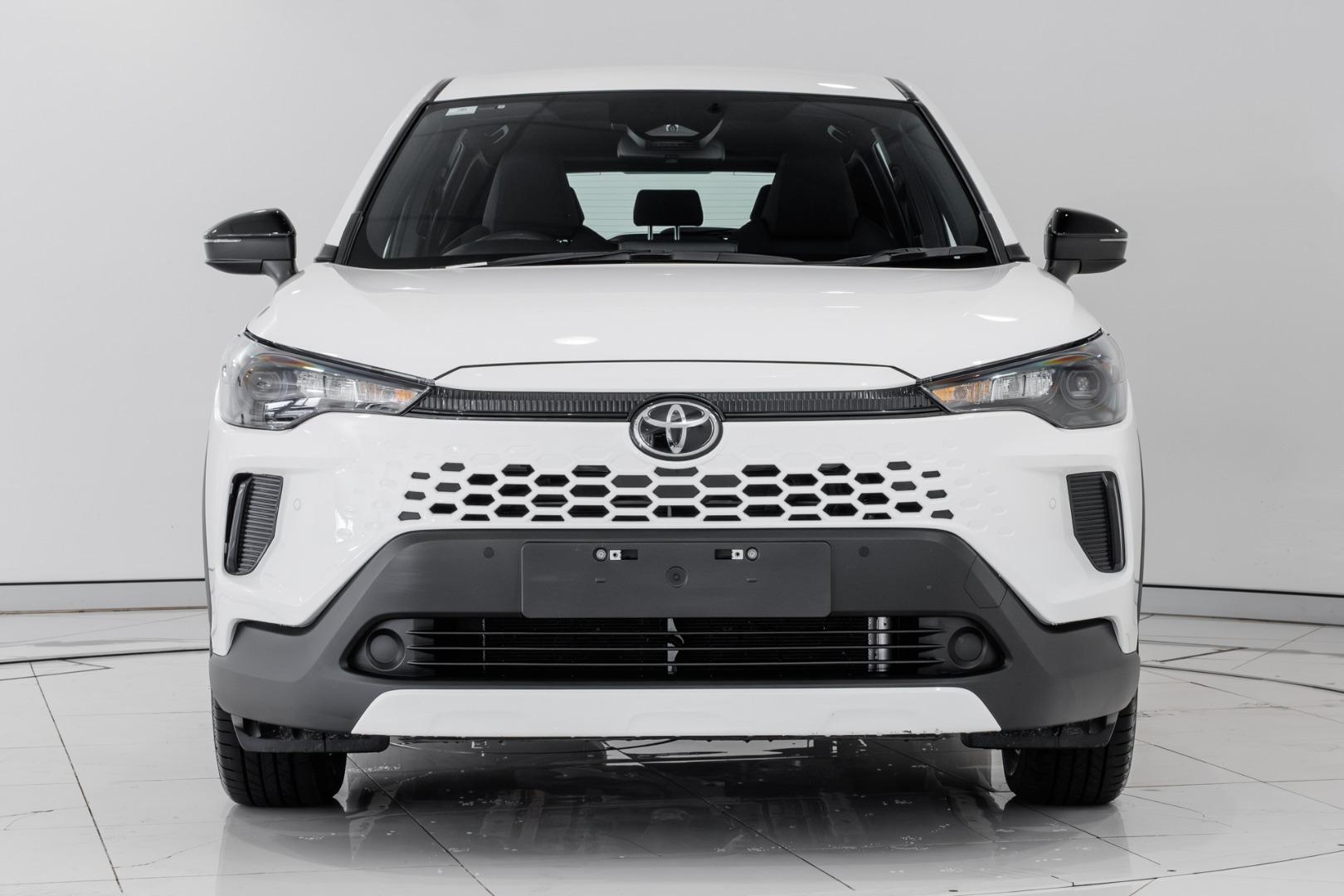 2025 Toyota Corolla Cross GX in White