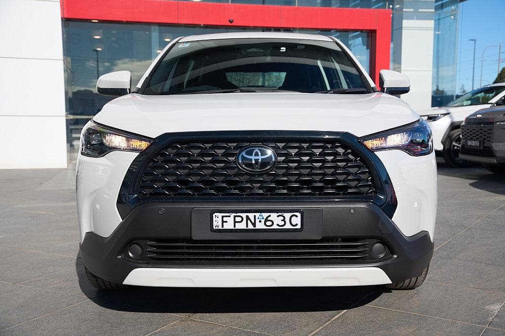 2025 Toyota Corolla Cross GX in White