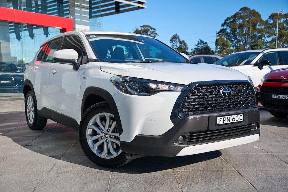 2025 Toyota Corolla Cross GX in White