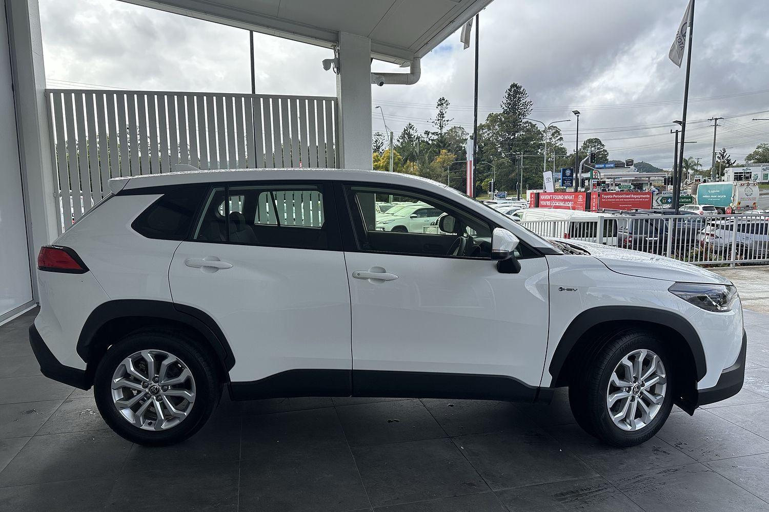 2025 Toyota Corolla Cross GX in White