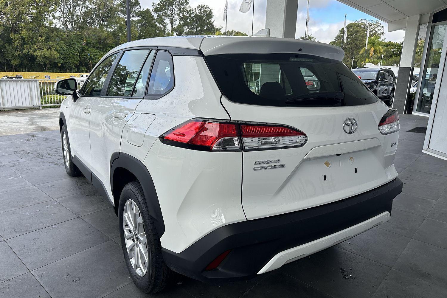 2025 Toyota Corolla Cross GX in White