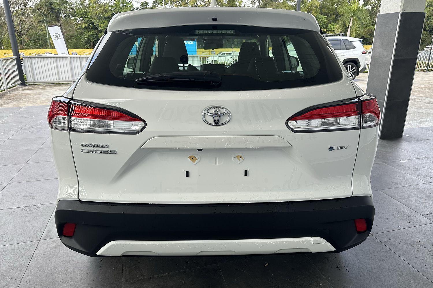 2025 Toyota Corolla Cross GX in White