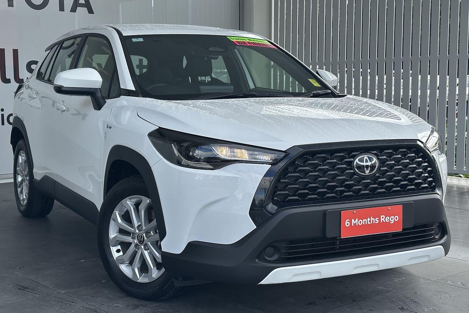 2025 Toyota Corolla Cross GX in White