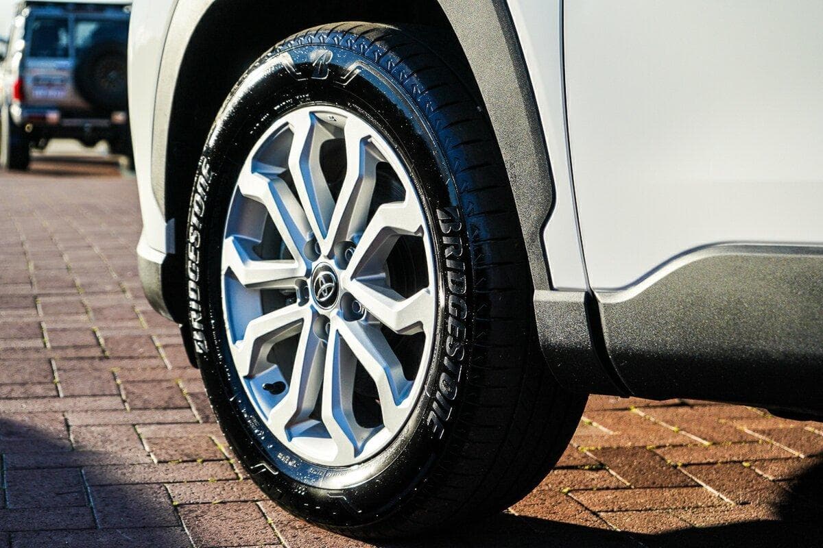 2025 Toyota Corolla Cross GX in White
