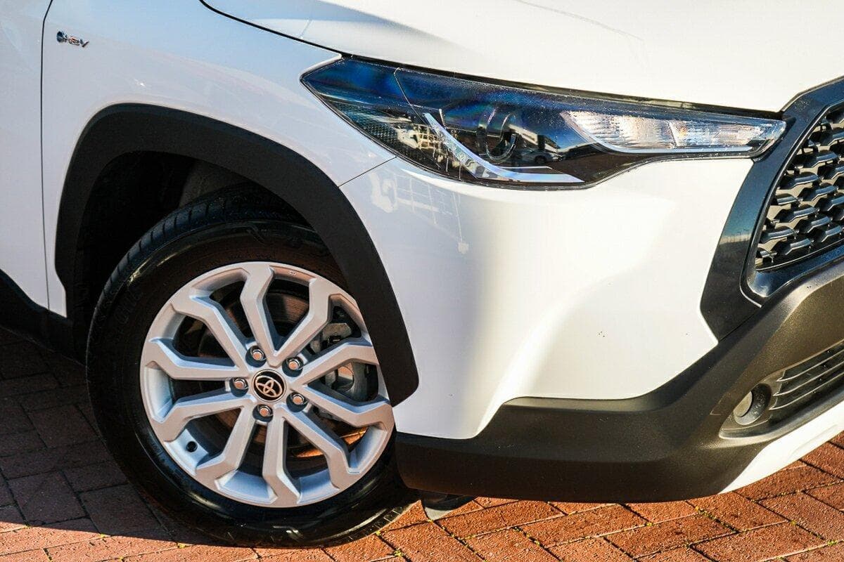 2025 Toyota Corolla Cross GX in White