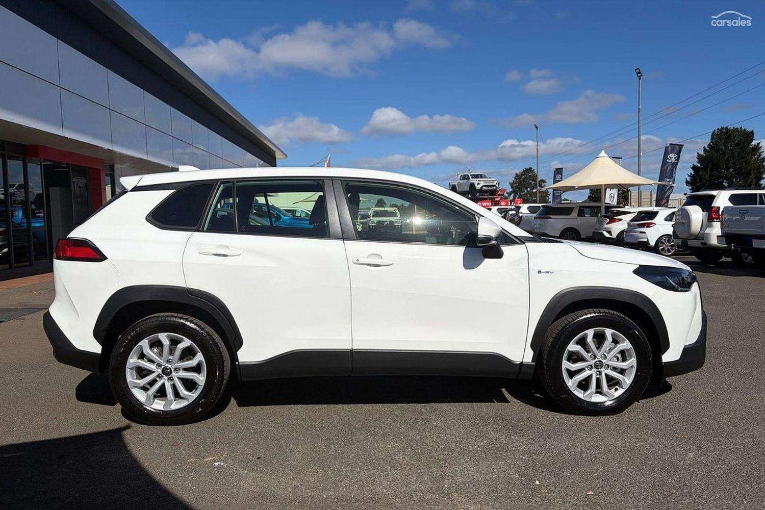 2025 Toyota Corolla Cross GX in White