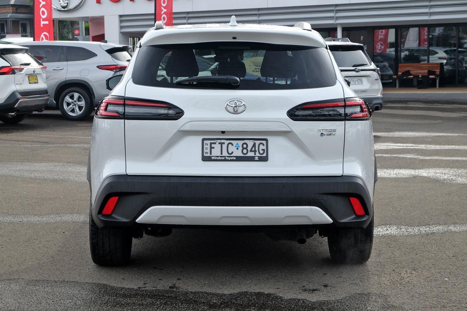 2025 Toyota Corolla Cross Atmos in White