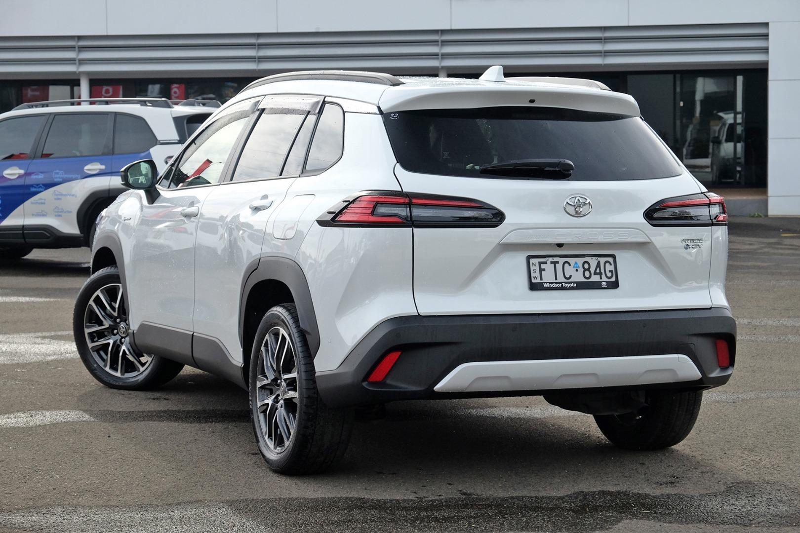 2025 Toyota Corolla Cross Atmos in White