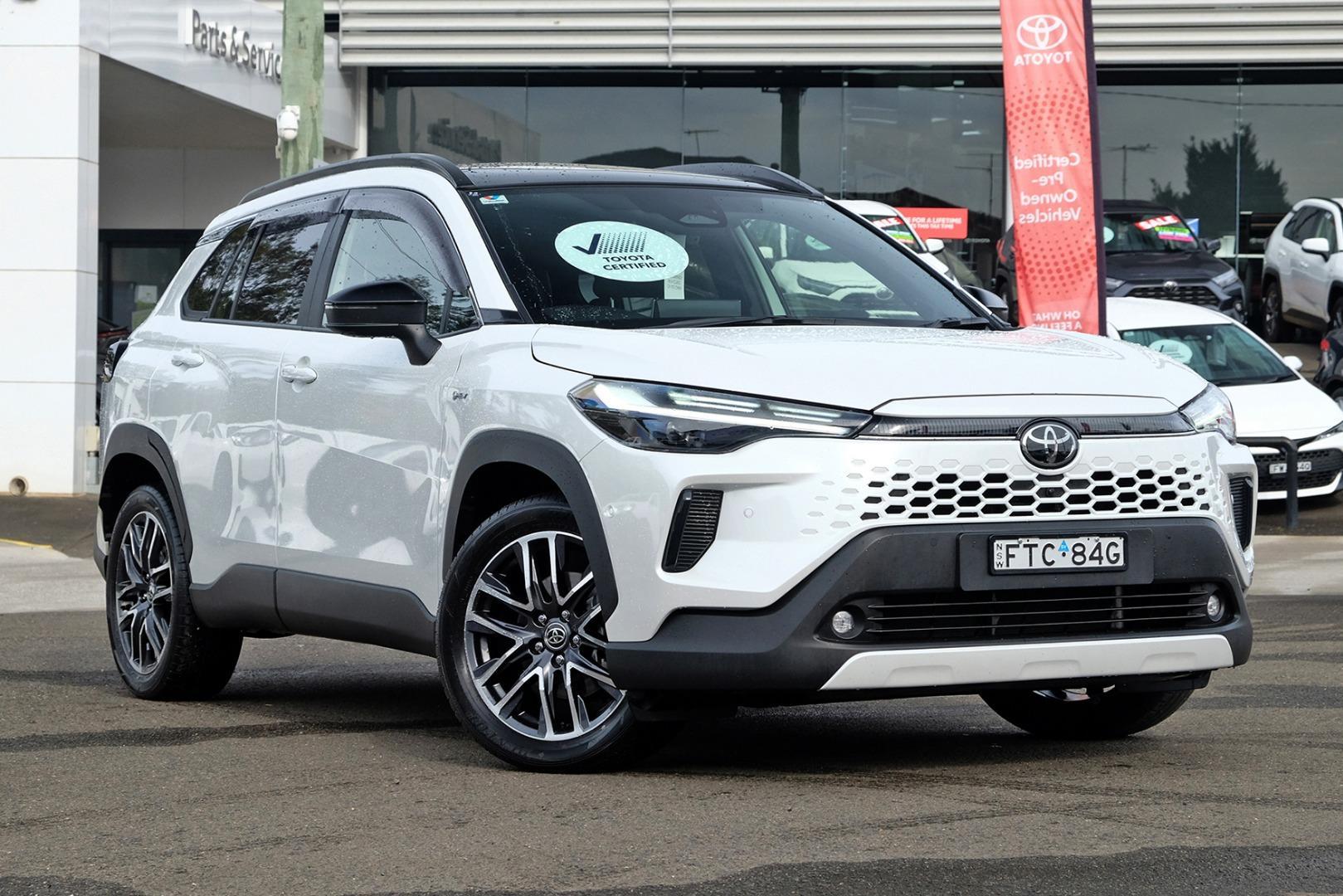 2025 Toyota Corolla Cross Atmos in White