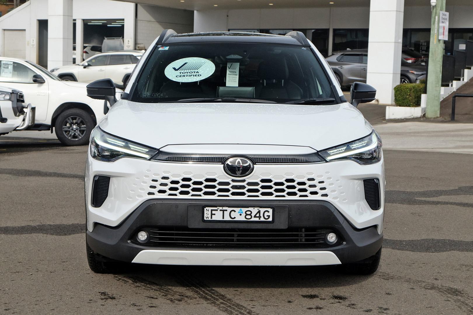 2025 Toyota Corolla Cross Atmos in White