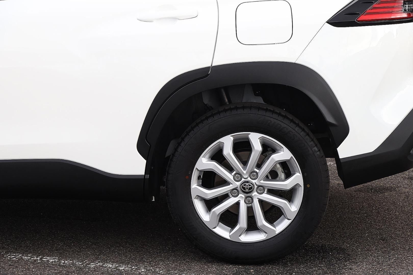 2025 Toyota Corolla Cross GXL in White