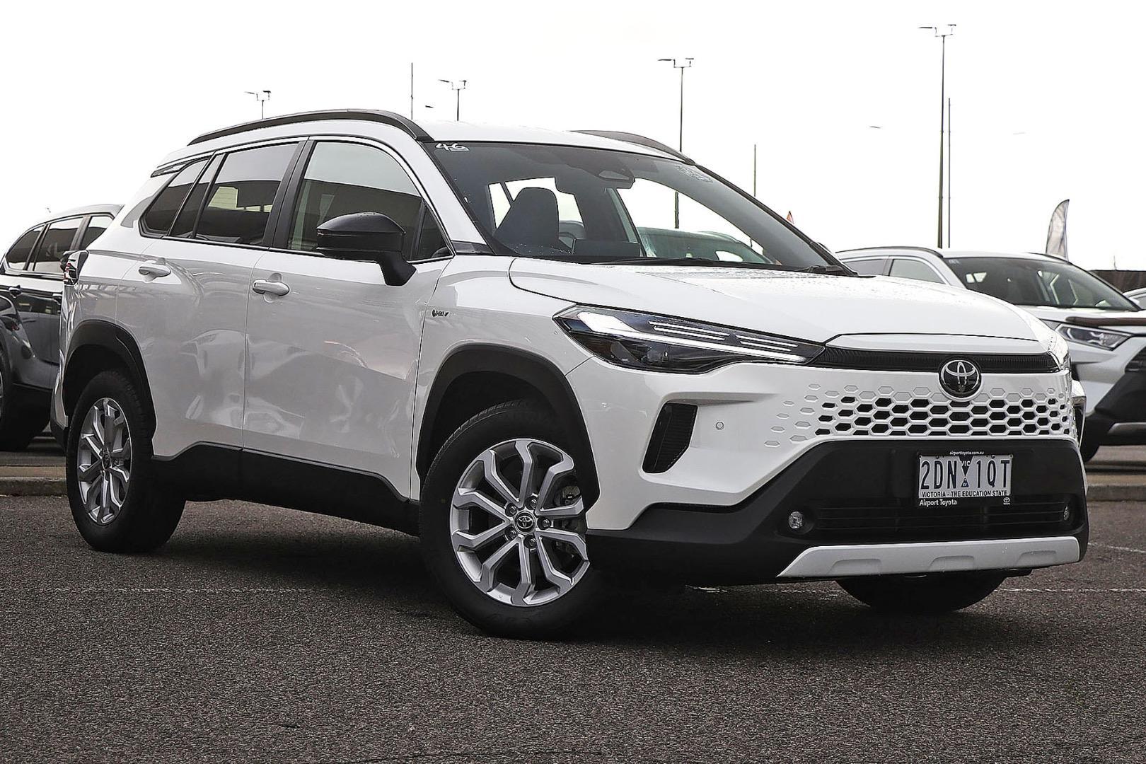 2025 Toyota Corolla Cross GXL in White