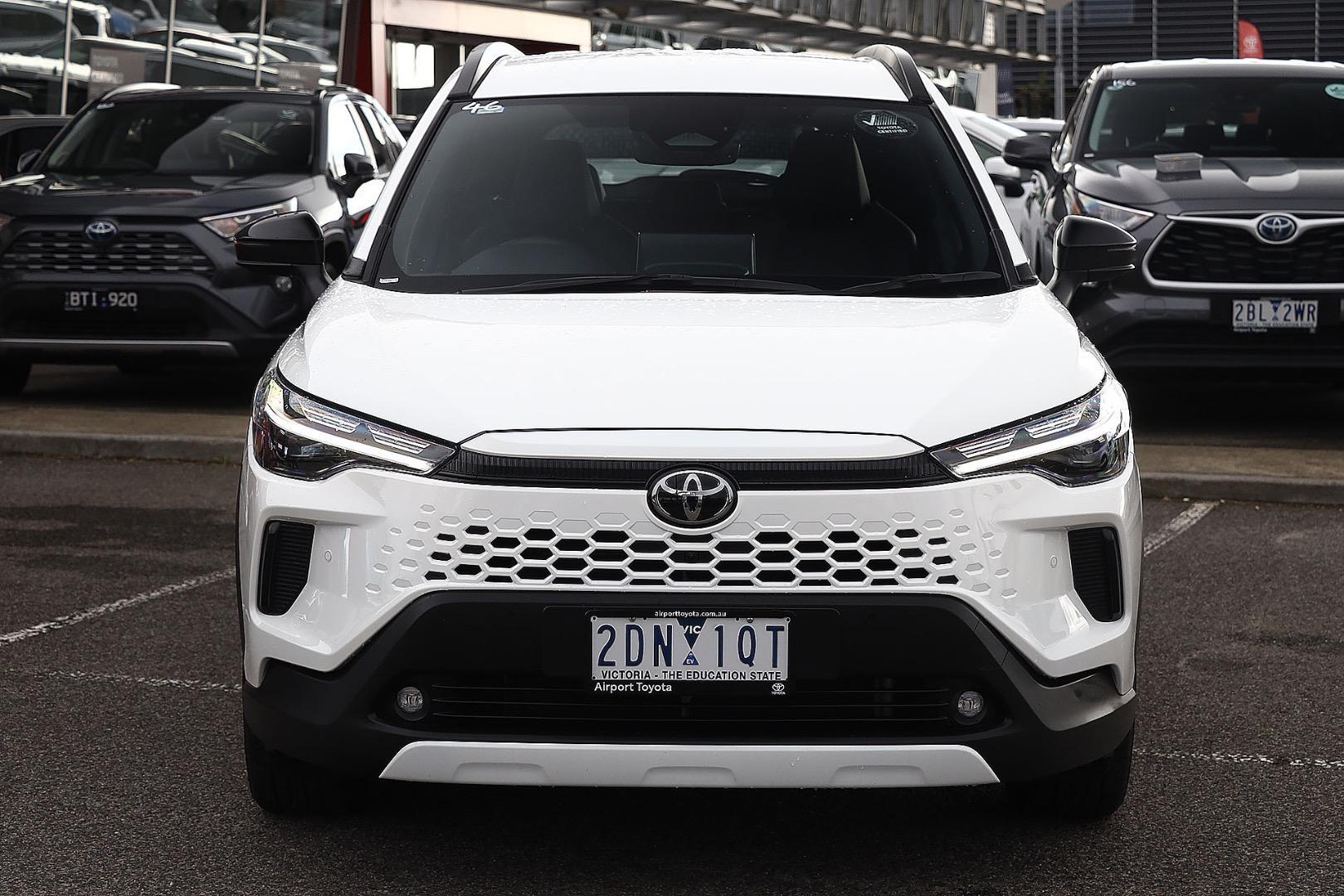 2025 Toyota Corolla Cross GXL in White