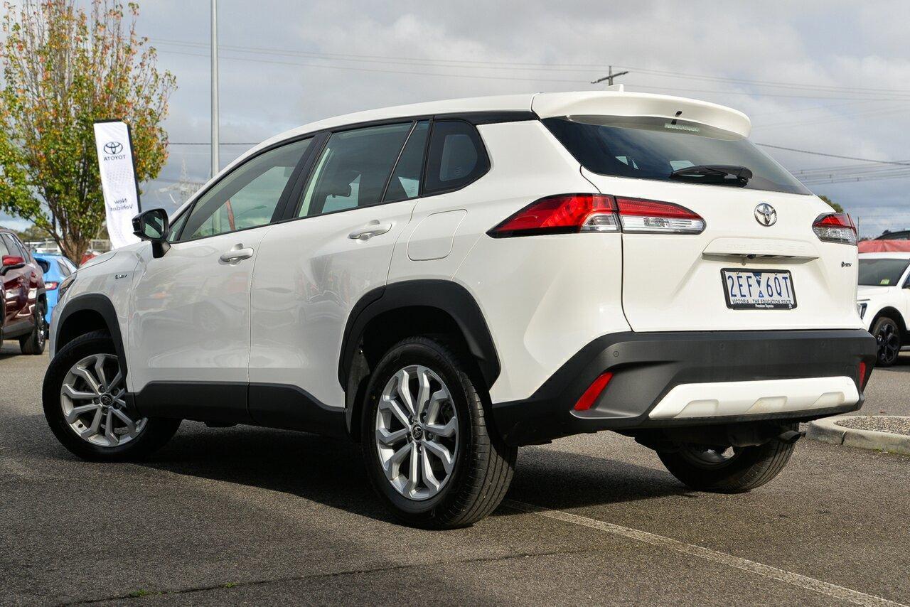 2025 Toyota Corolla Cross GX in White