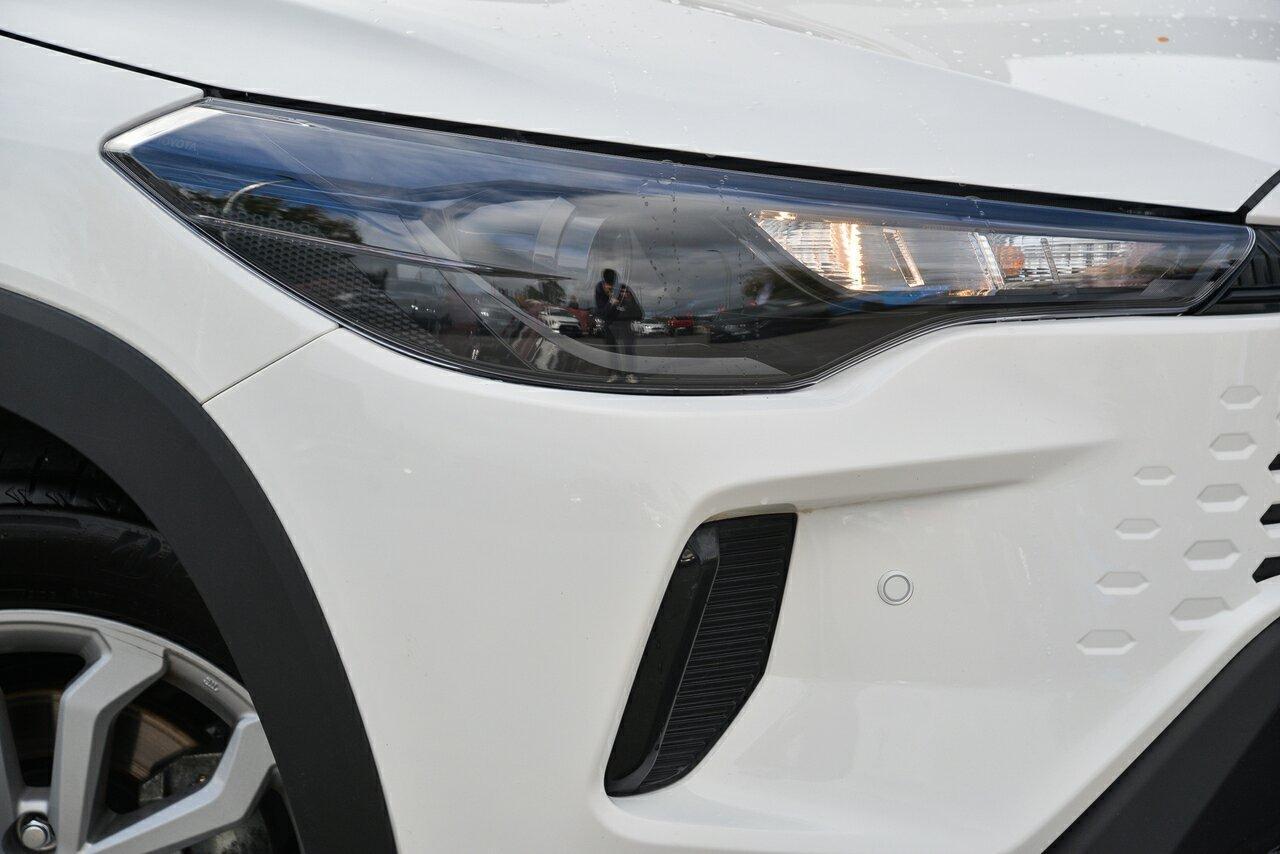 2025 Toyota Corolla Cross GX in White