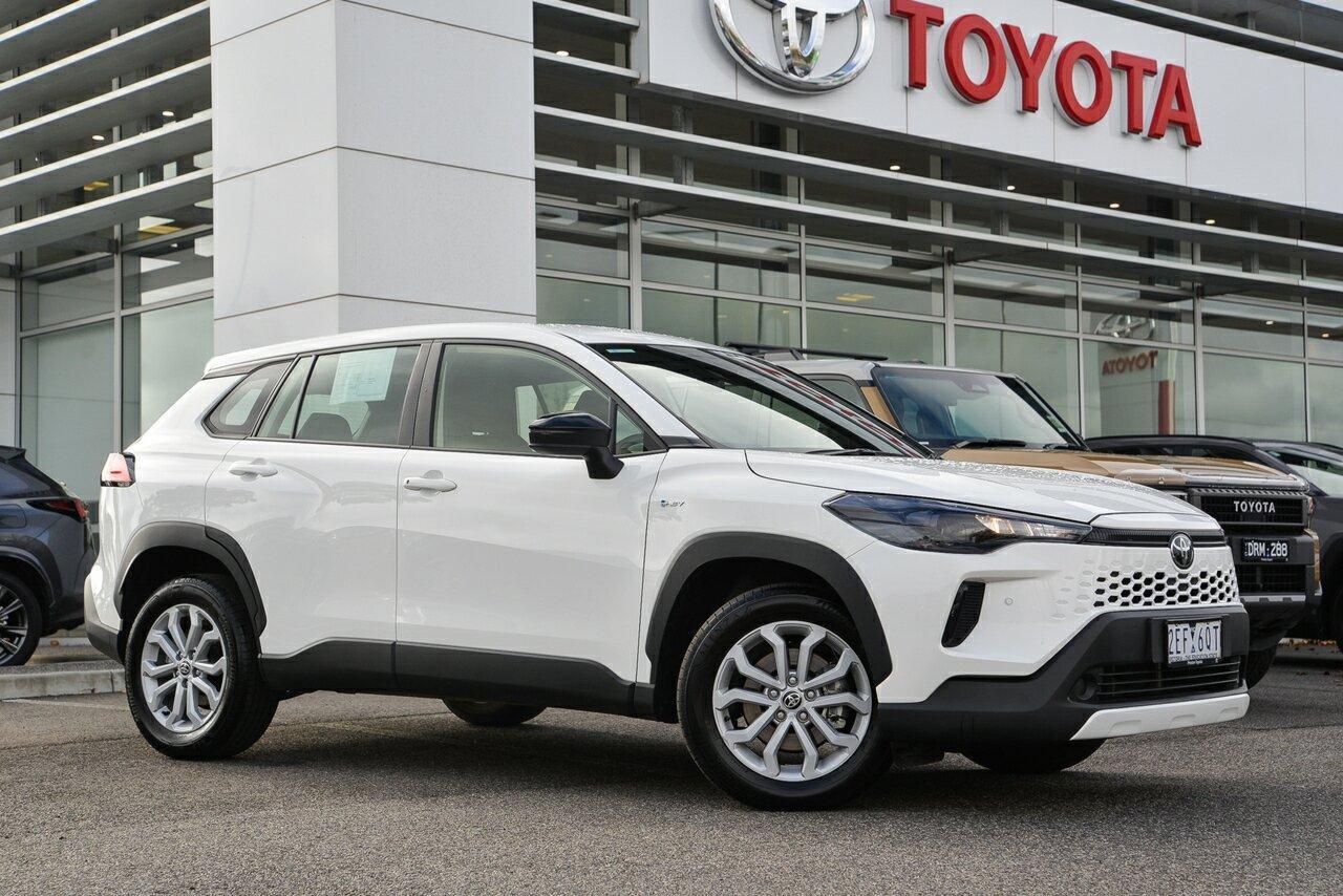 2025 Toyota Corolla Cross GX in White