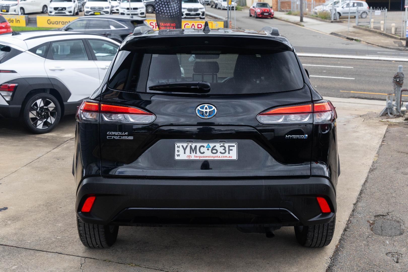 2022 Toyota Corolla Cross GXL in Black