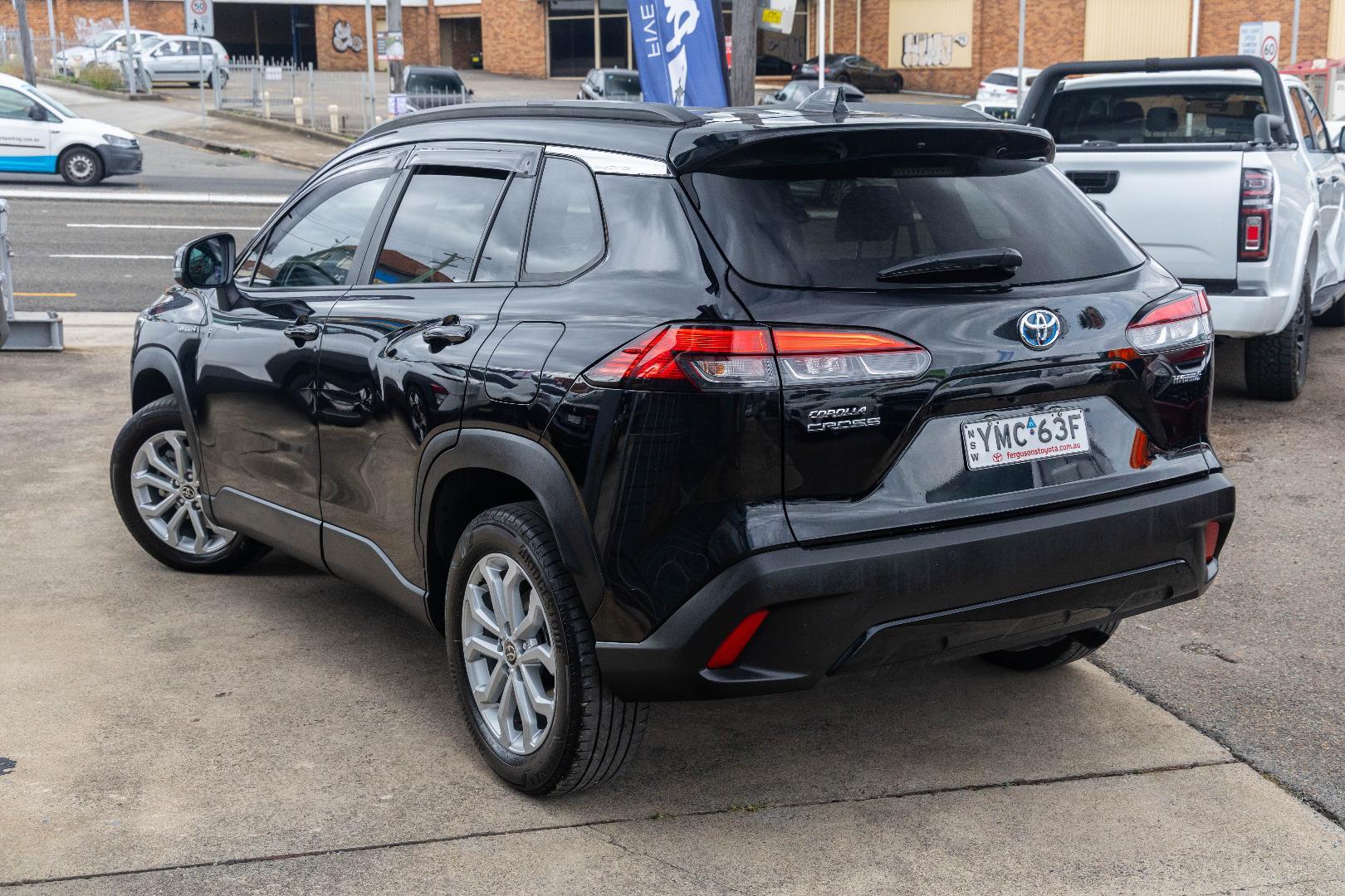 2022 Toyota Corolla Cross GXL in Black