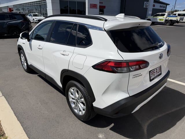 2023 Toyota Corolla Cross GXL in White